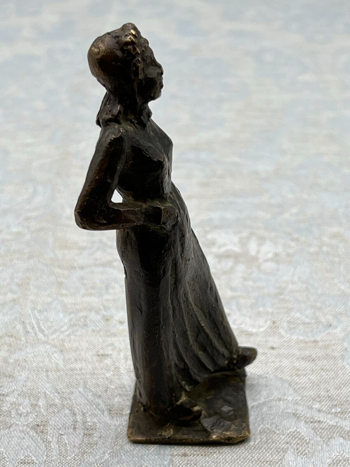 ALTE SKULPTUR AUS BRONZE STEHENDE FRAU 12cm 350g – Bild 5