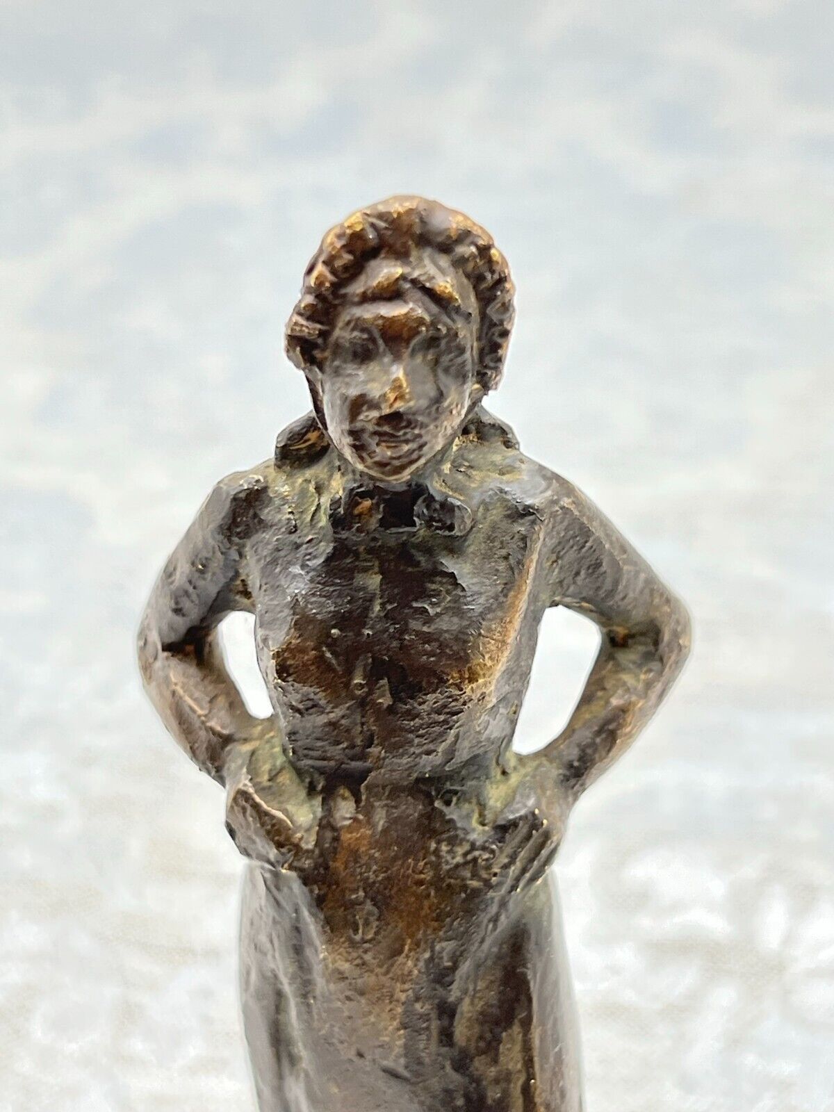 ALTE SKULPTUR AUS BRONZE STEHENDE FRAU 12cm 350g – Bild 6