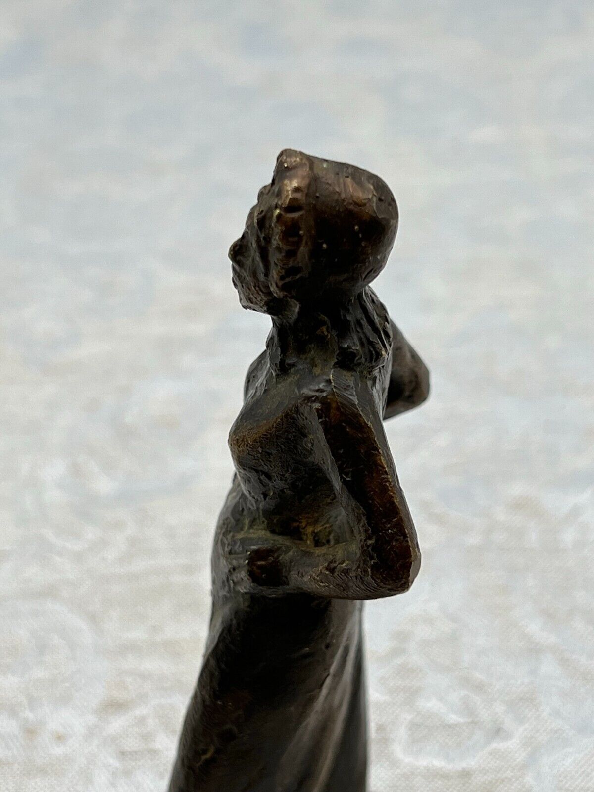 ALTE SKULPTUR AUS BRONZE STEHENDE FRAU 12cm 350g – Bild 9