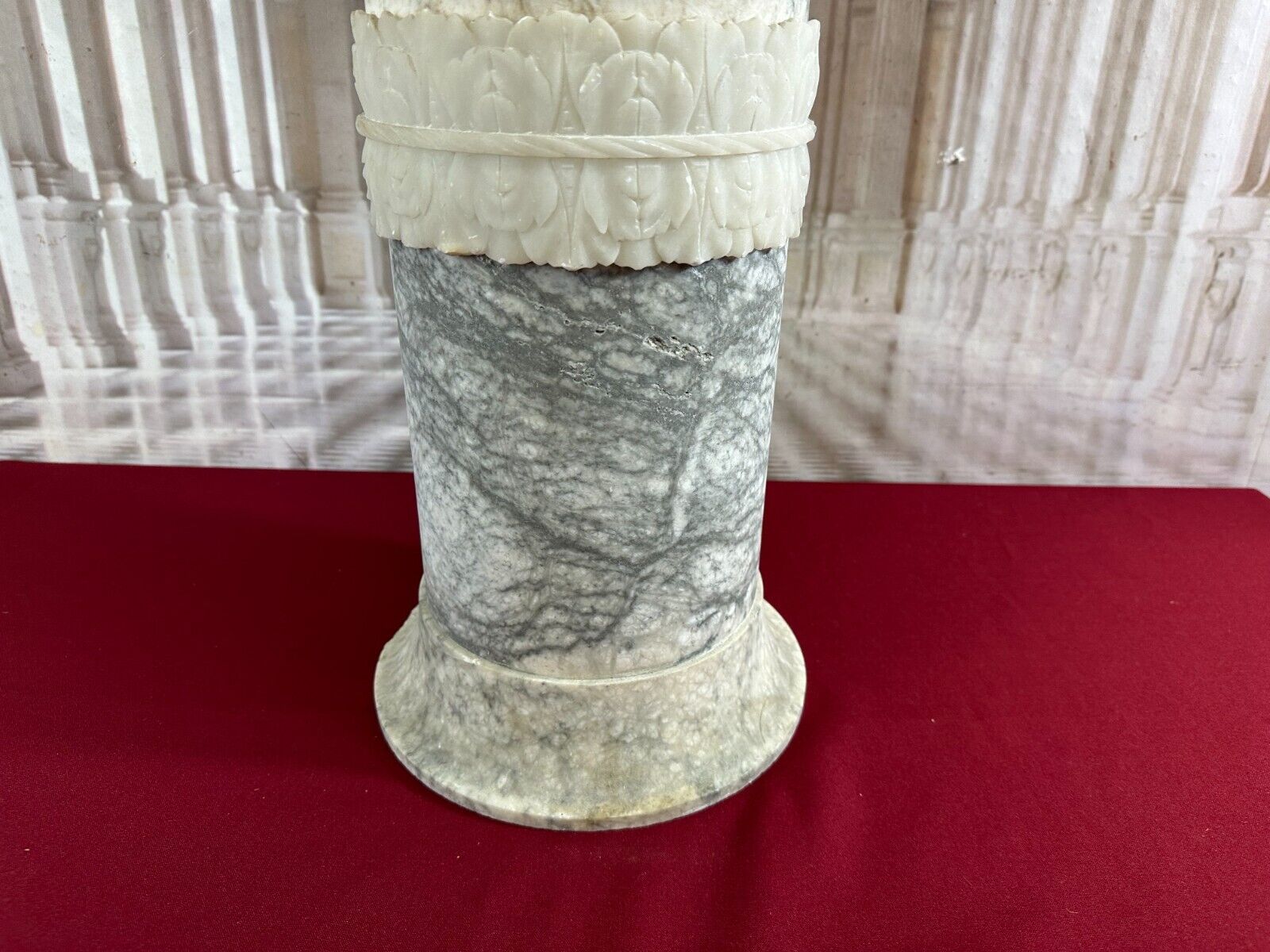 ALTE BLUMENSÄULE AUS MARMOR UND ALABASTER MIT FEINEM DEKOR WOHL ITALIEN – Bild 9