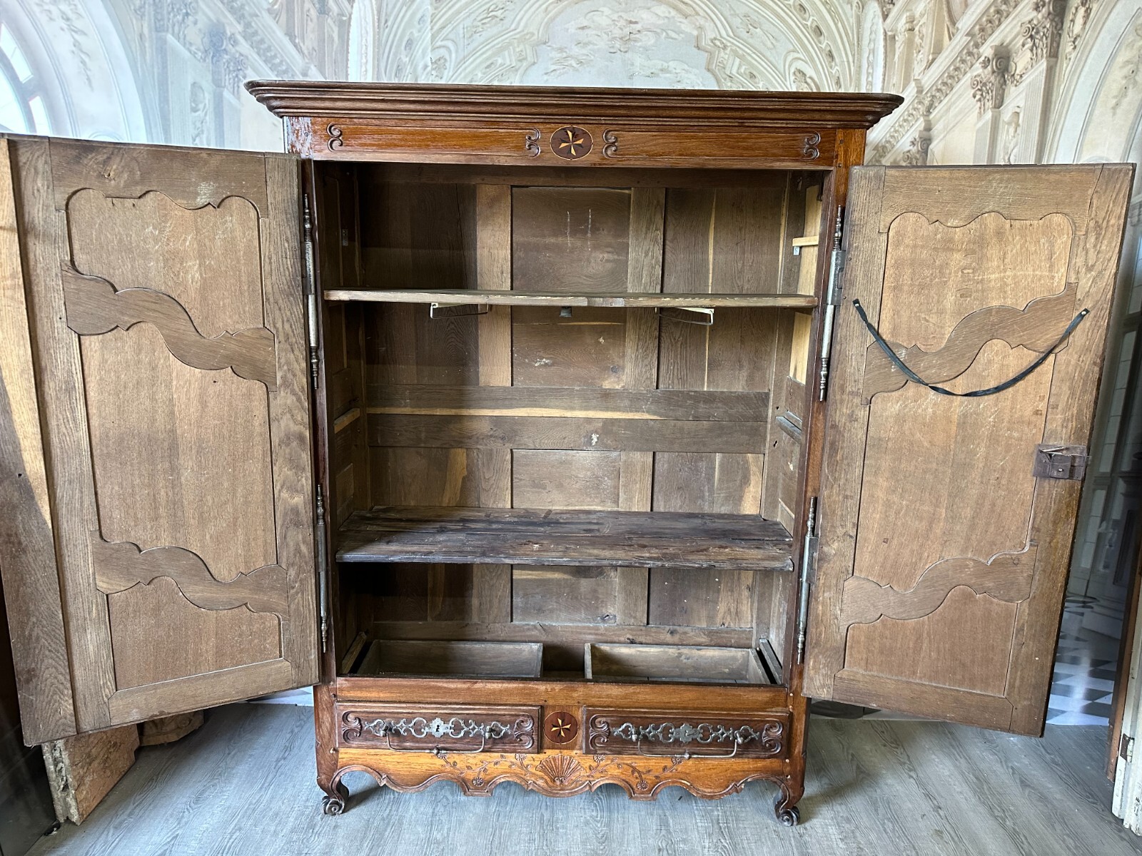 HERRSCHAFTLICHER BAROCKSCHRANK LOTHRINGER SCHRANK BAROCK UM 1760 EICHE INTARSIEN – Bild 13