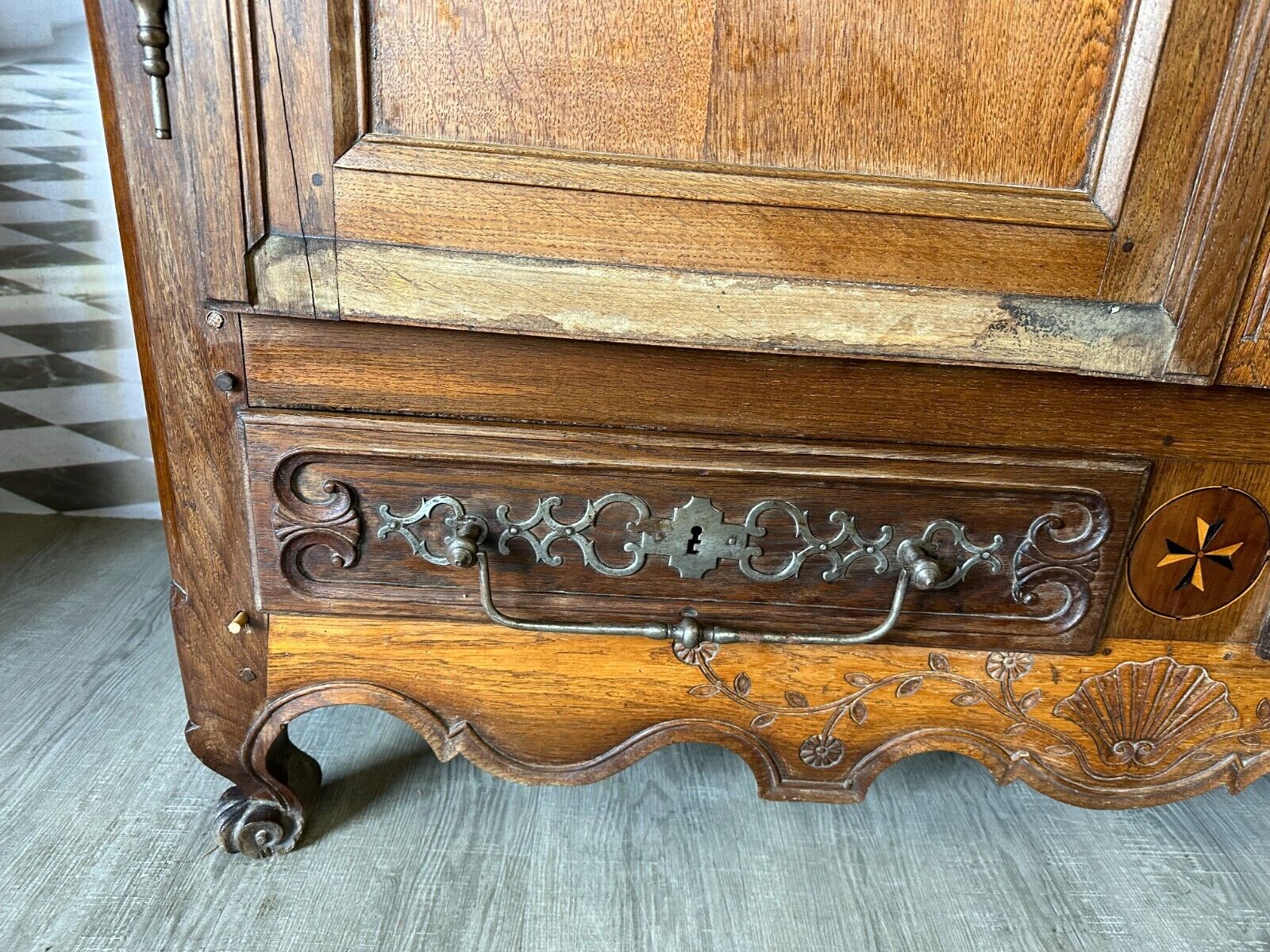 HERRSCHAFTLICHER BAROCKSCHRANK LOTHRINGER SCHRANK BAROCK UM 1760 EICHE INTARSIEN – Bild 6
