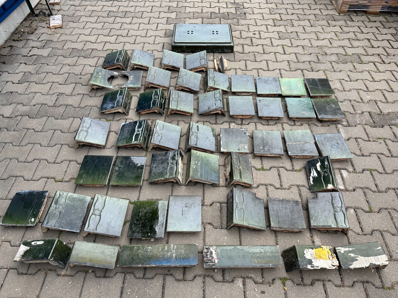 ANTIKER KACHELOFEN JUGENDSTIL OFEN UM 1920 KERAMIK GRÜN GLASIERT