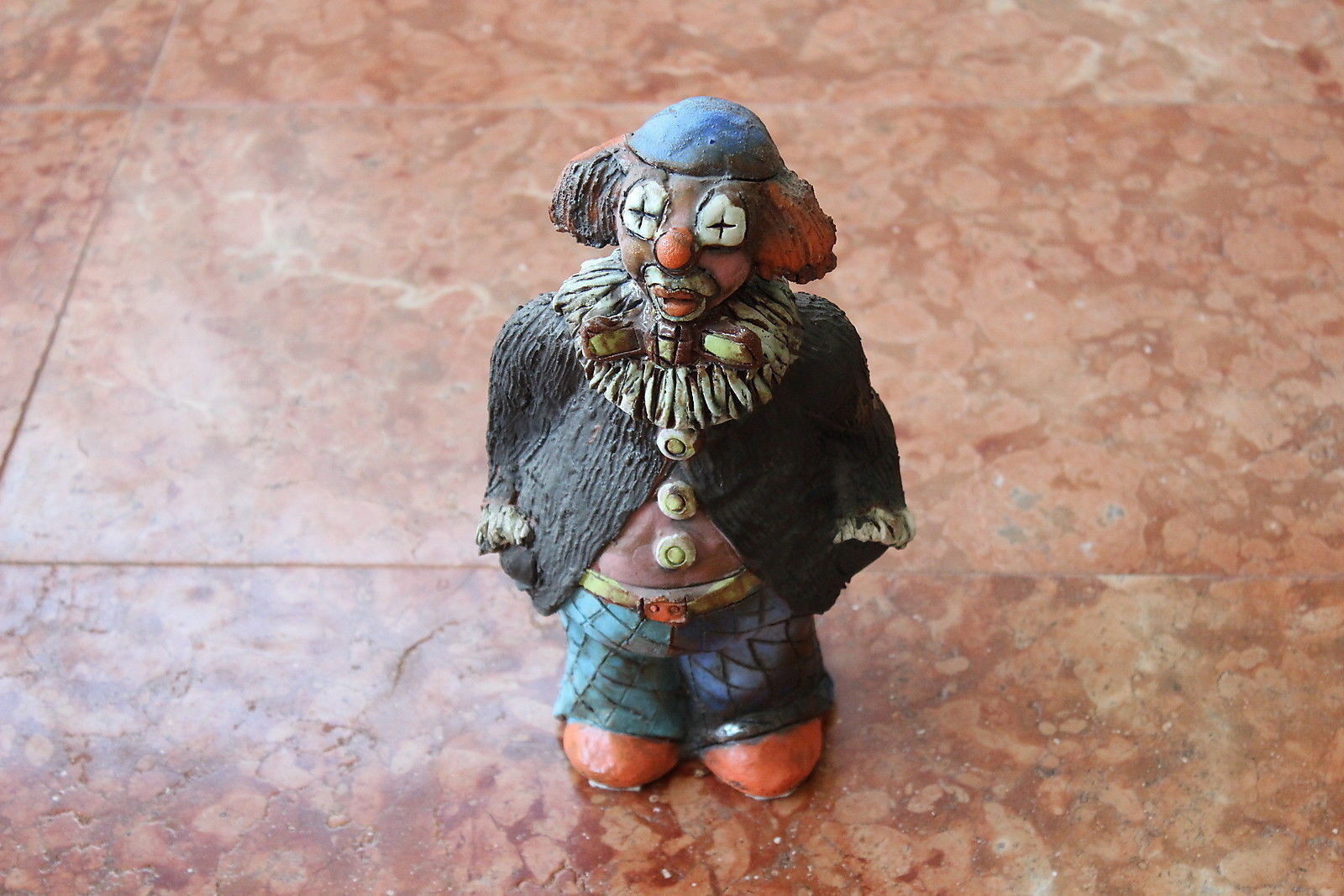 GROSSER BUNTER CLOWN HÖHE 28cm ROLAND BÖGNER IM STIL HUNDERTWASSER AUS KERAMIK