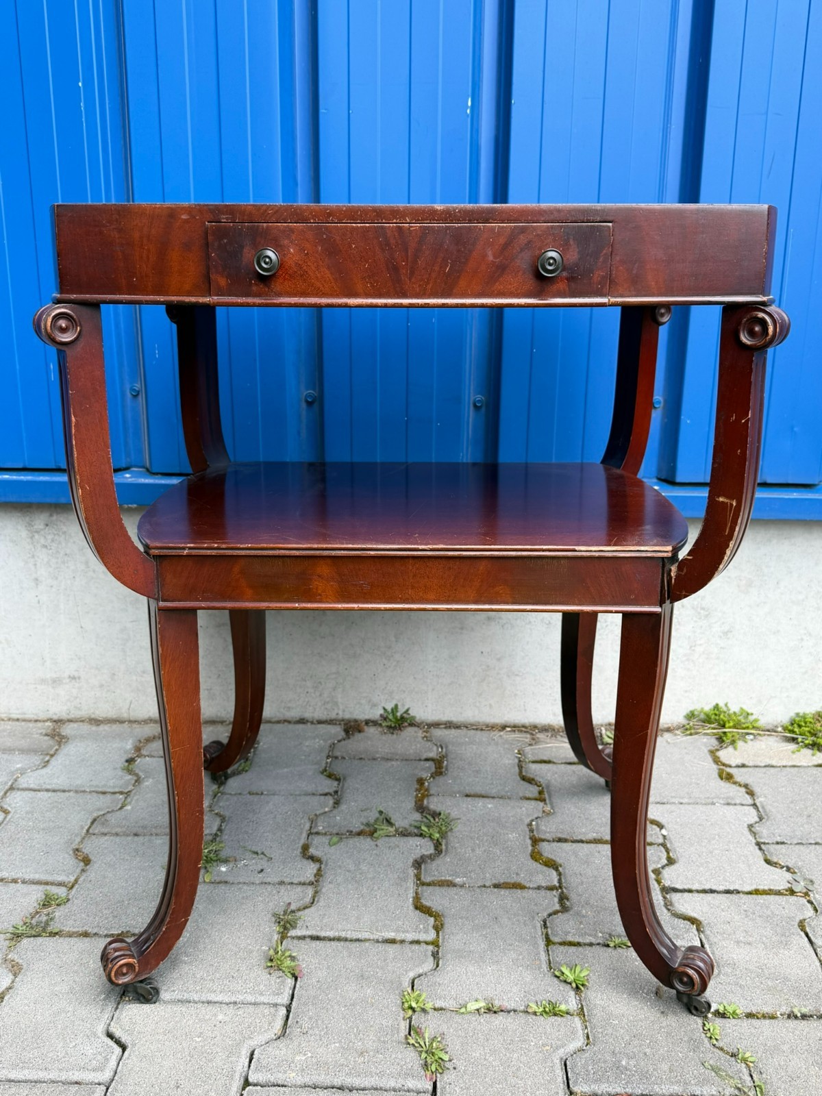 VINTAGE BEISTELLTISCH ENGLAND MAHAGONI MIT LEDER