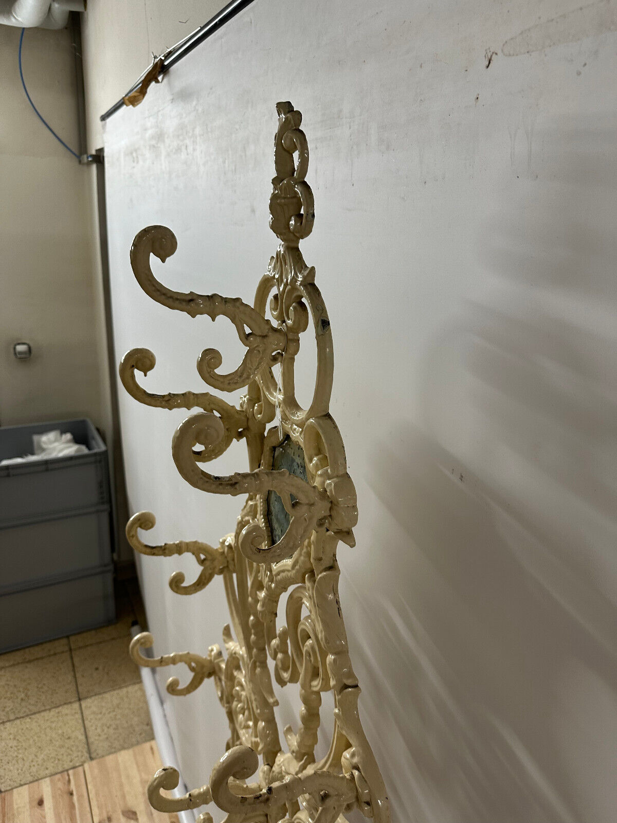 ANTIKE JUGENDSTIL GARDEROBE AUS METALL UM 1910 195cm – Bild 7