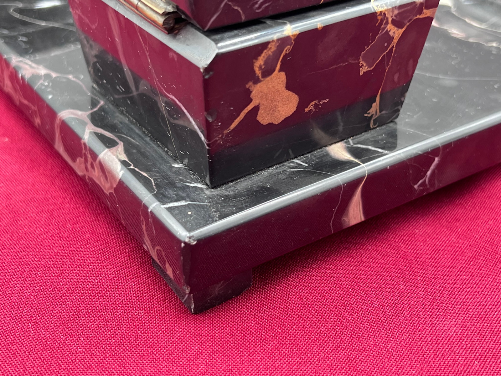 ANTIKE ART DECO SCHREIBTISCH GARNITUR AUS PORTORO MARMOR UM 1920 – Bild 18