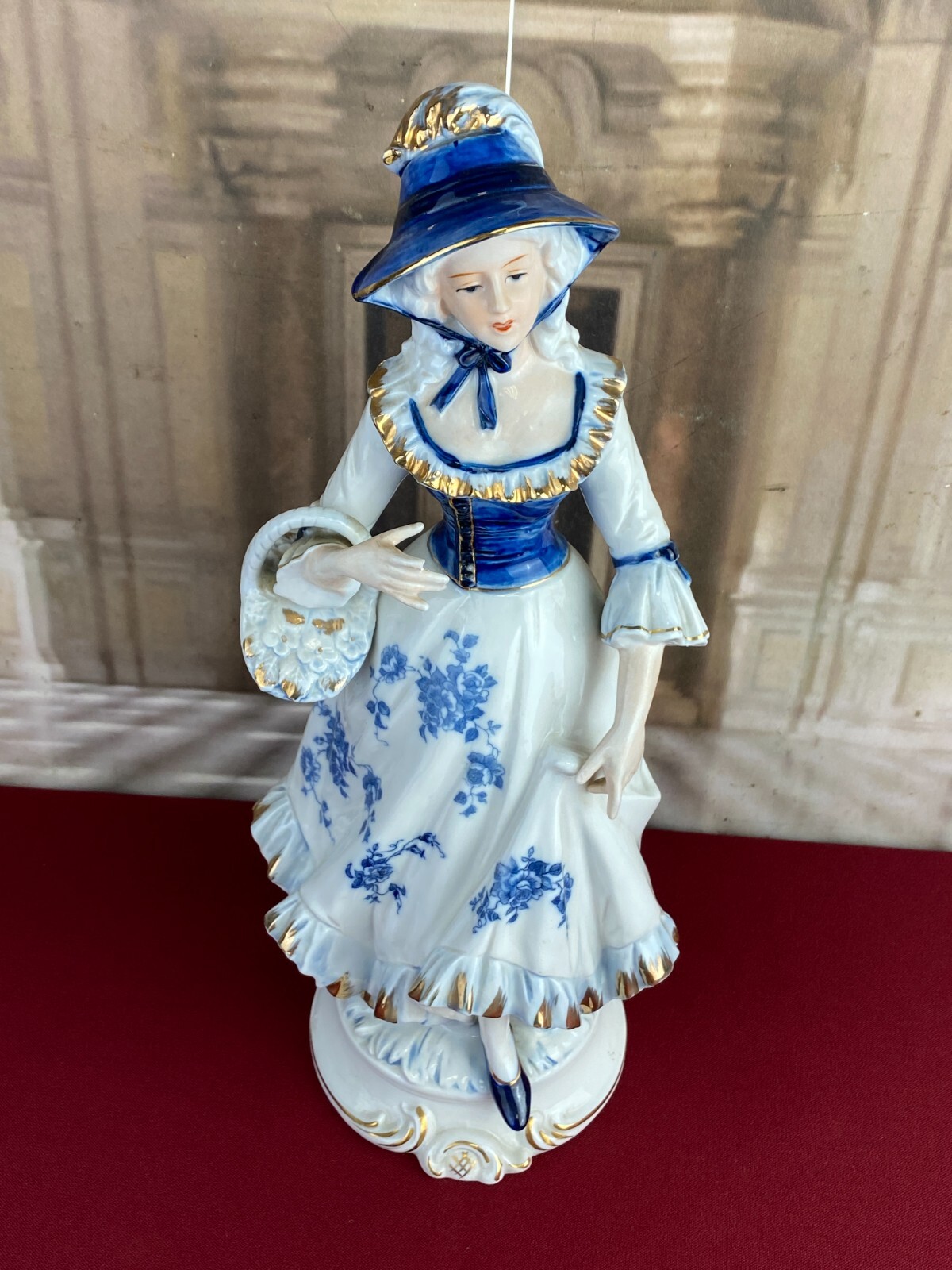 FIGUR AUS PORZELLAN TEILS HANDBEMALT GALANTE ROKOKO DAME MIT KORB 34cm – Bild 3