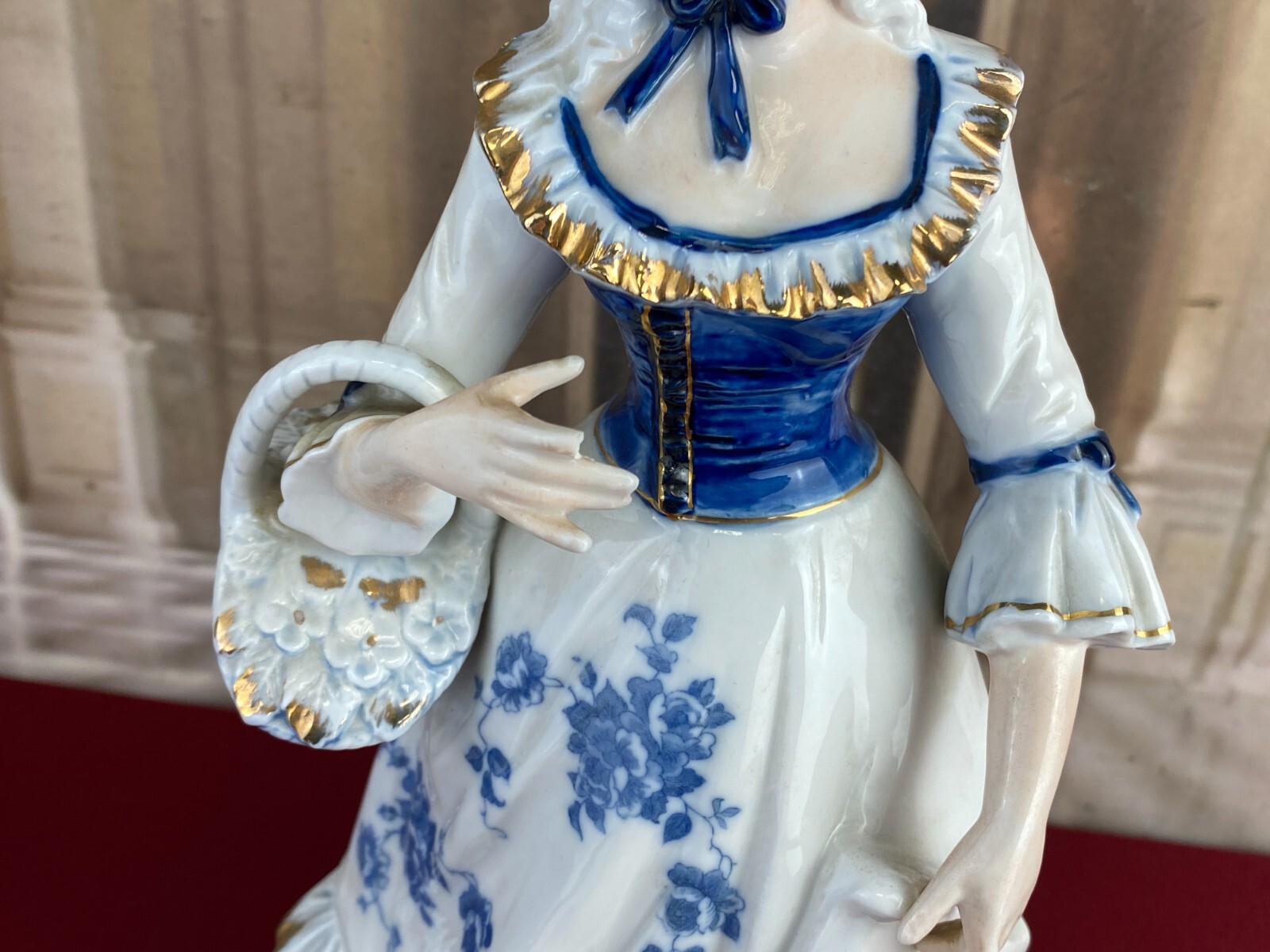 FIGUR AUS PORZELLAN TEILS HANDBEMALT GALANTE ROKOKO DAME MIT KORB 34cm – Bild 9
