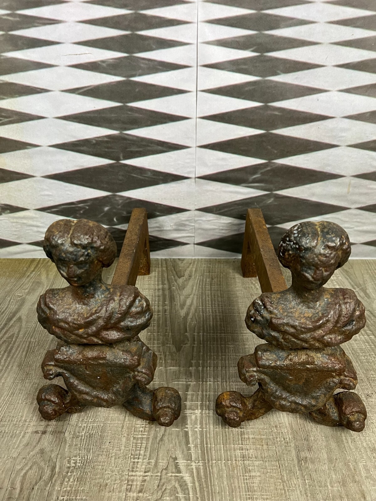 ANTIKE KAMINBÖCKE AUS EISEN UM 1880 HISTORISMUS GRIECHISCHE FRAUEN