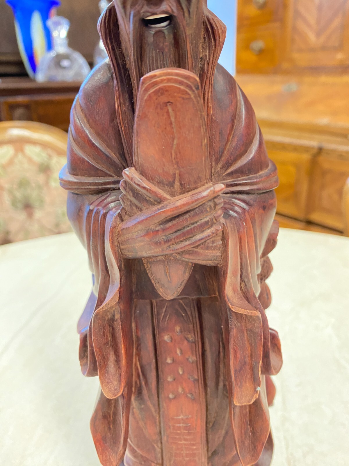 CHINA SKULPTUR AUS HOLZ GELEHRTER 30cm HOCH – Bild 4