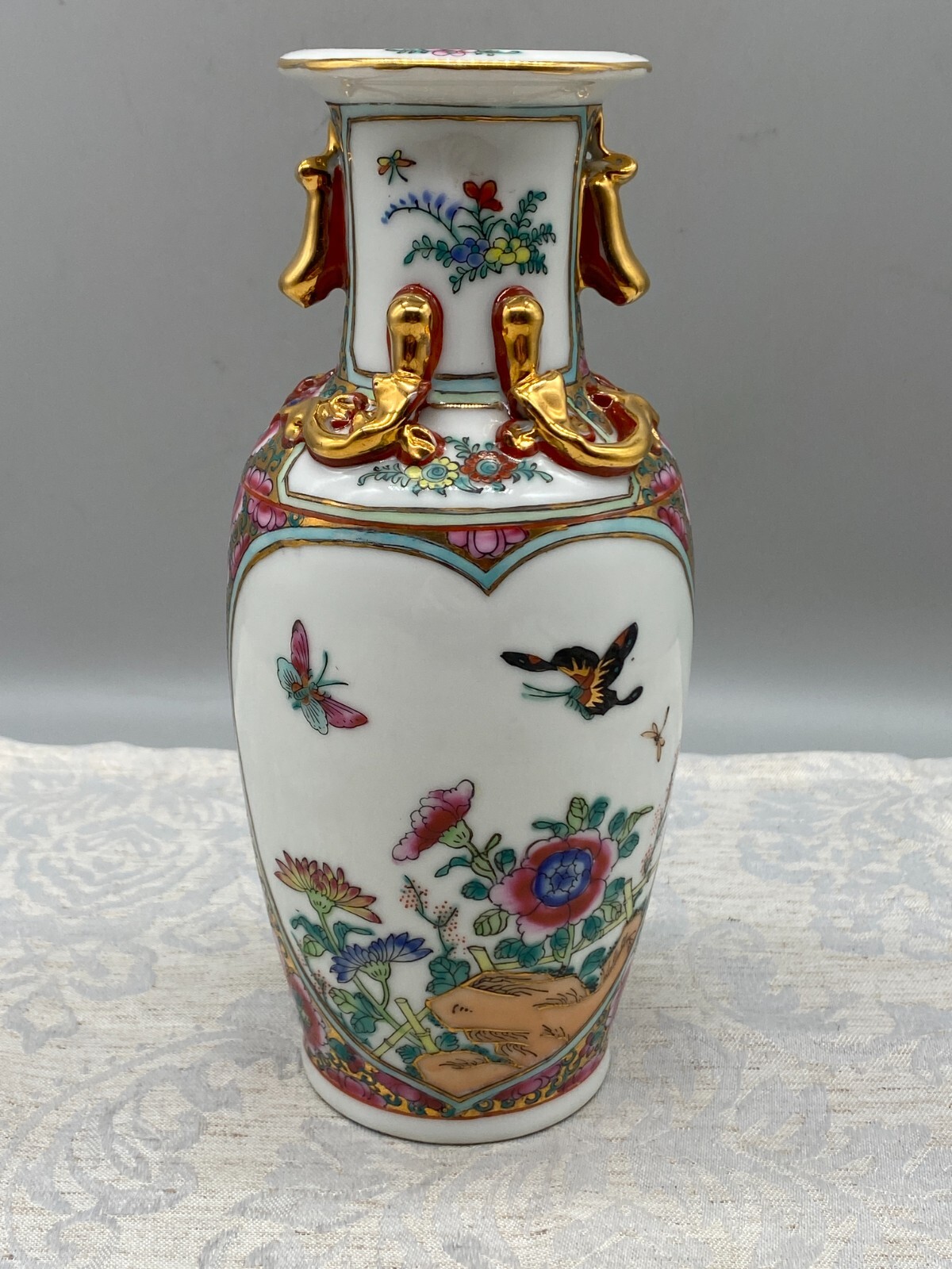 CHINA PORZELLAN VASE BLUMEN INSEKTEN DEKOR HANDBEMALT VERGOLDUNG 20cm
