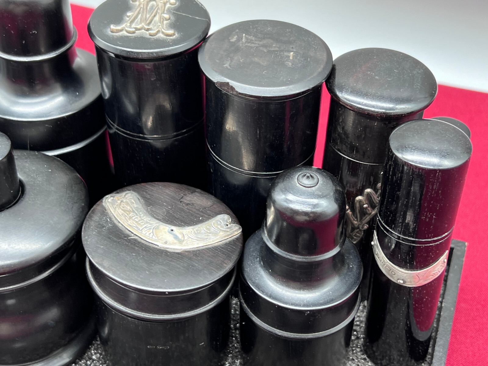 GROSSE SAMMLUNG TABATIEREN DOSEN AUS EBENHOLZ TEILS SILBER PLAKETTE MONOGRAMM – Bild 5