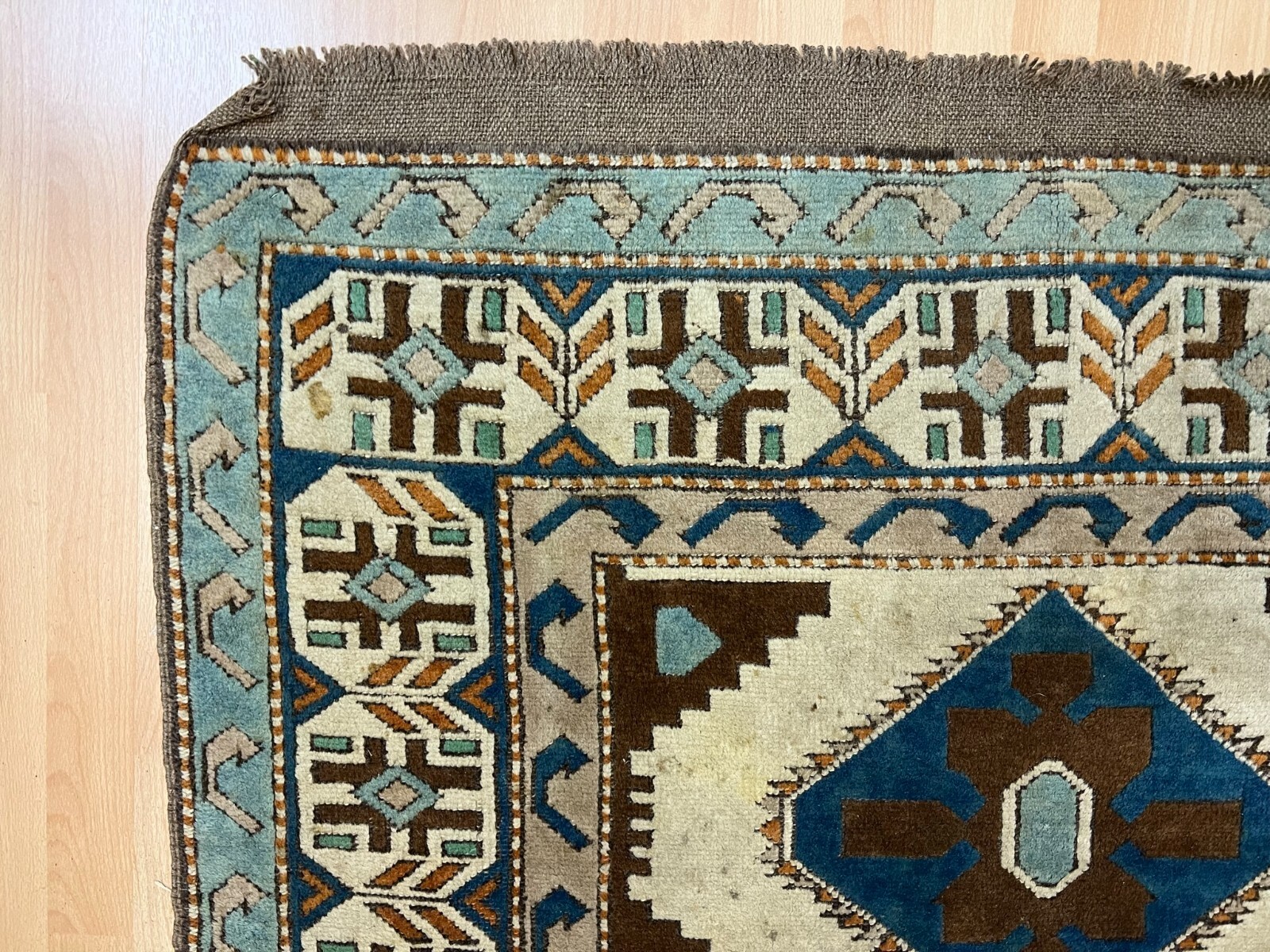 ALTER TEPPICH AUS WOLLE HANDGEKNÜPFT 140x193cm – Bild 3