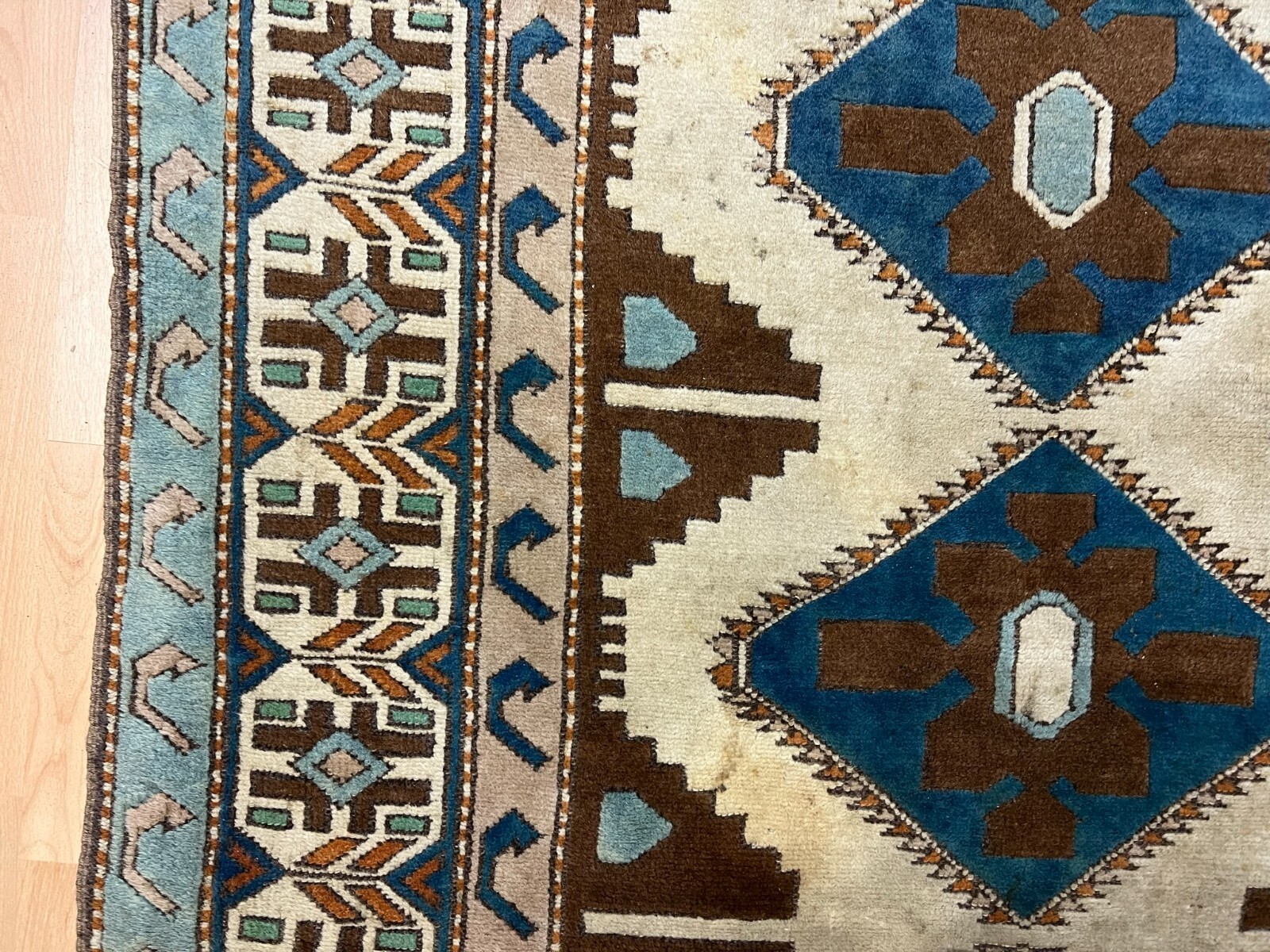 ALTER TEPPICH AUS WOLLE HANDGEKNÜPFT 140x193cm – Bild 5