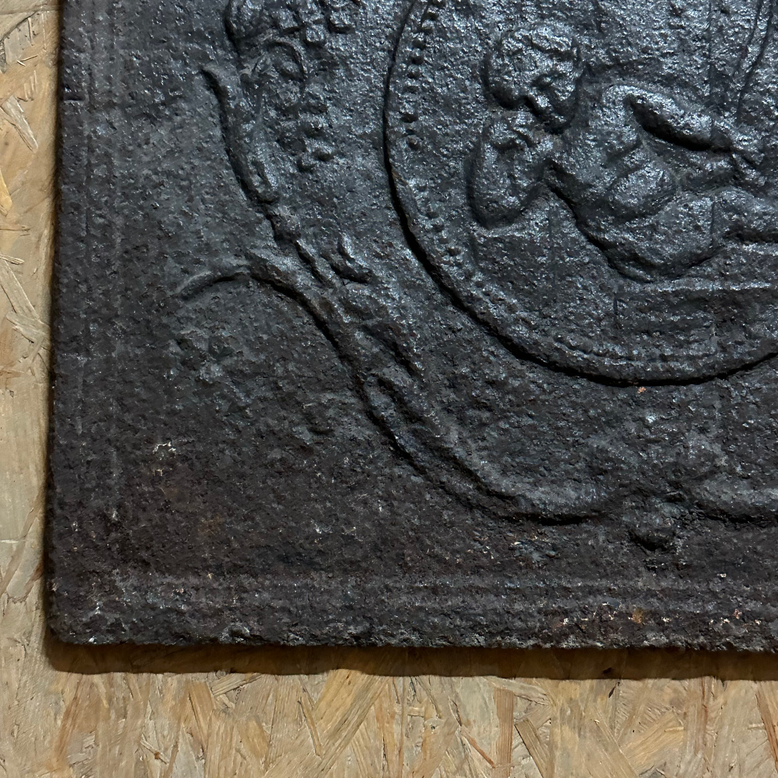 ANTIKE BAROCK OFENPLATTE AUS EISEN 17/18 TES JHDT AMOR 47x48cm AMORETTE – Bild 7