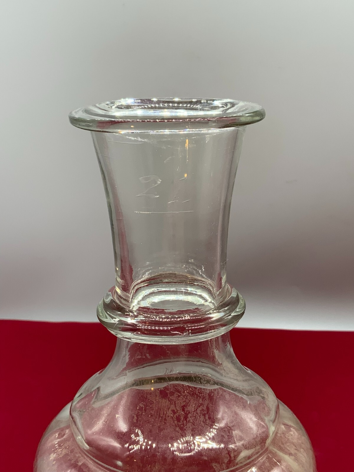 Große antike Flasche aus Glas, mundgeblasen. Ohne Chips, innen Ablagerungen, 2l. – Bild 6