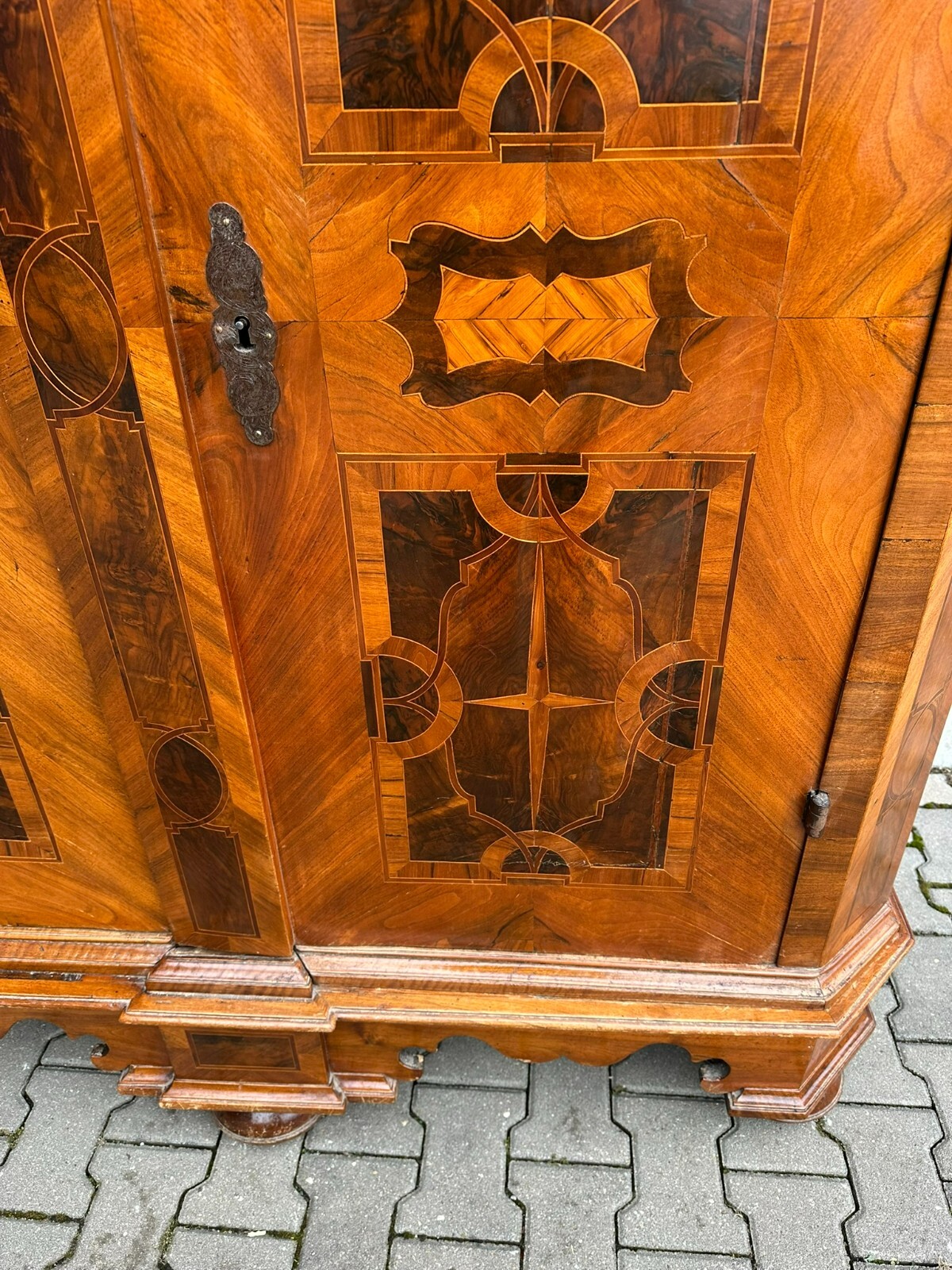 GROSSER BAROCKSCHRANK UM 1780 NUSSBAUM INTARSIEN KLEIDERSCHRANK BAROCK SCHRANK – Bild 12