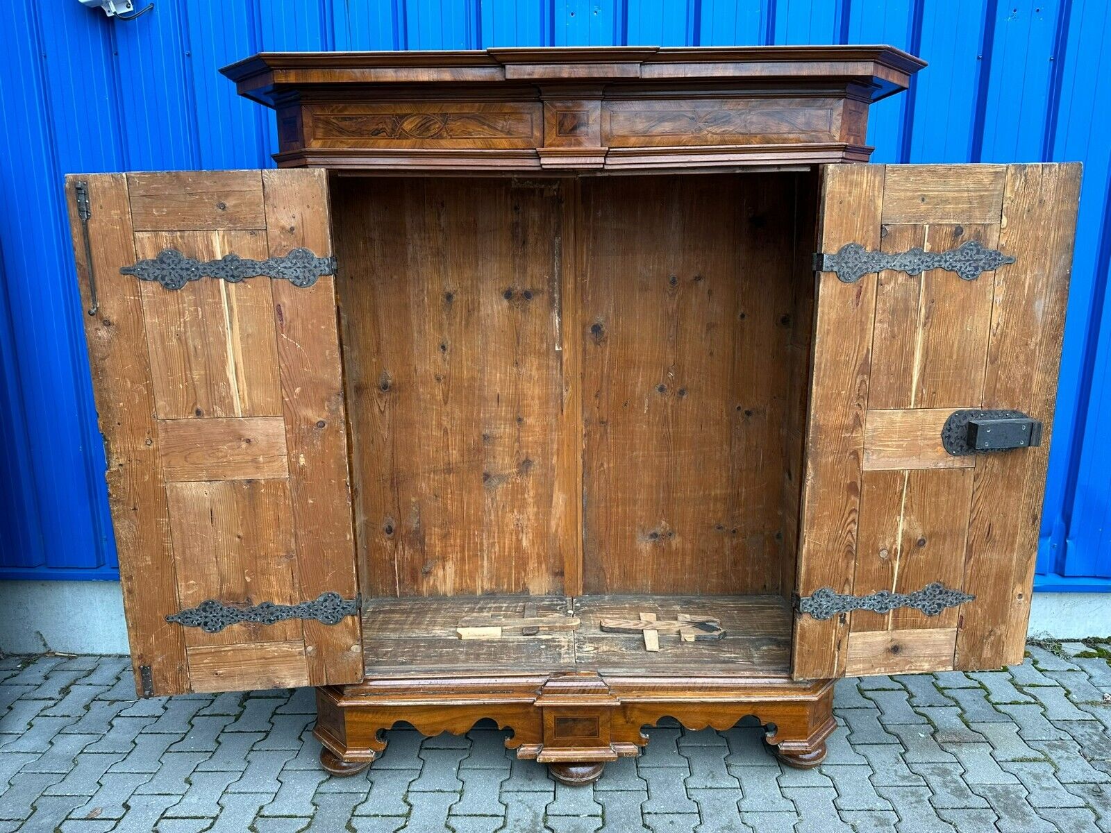 GROSSER BAROCKSCHRANK UM 1780 NUSSBAUM INTARSIEN KLEIDERSCHRANK BAROCK SCHRANK – Bild 18
