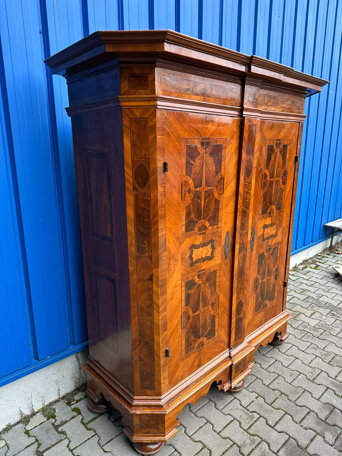 GROSSER BAROCKSCHRANK UM 1780 NUSSBAUM INTARSIEN KLEIDERSCHRANK BAROCK SCHRANK – Bild 3