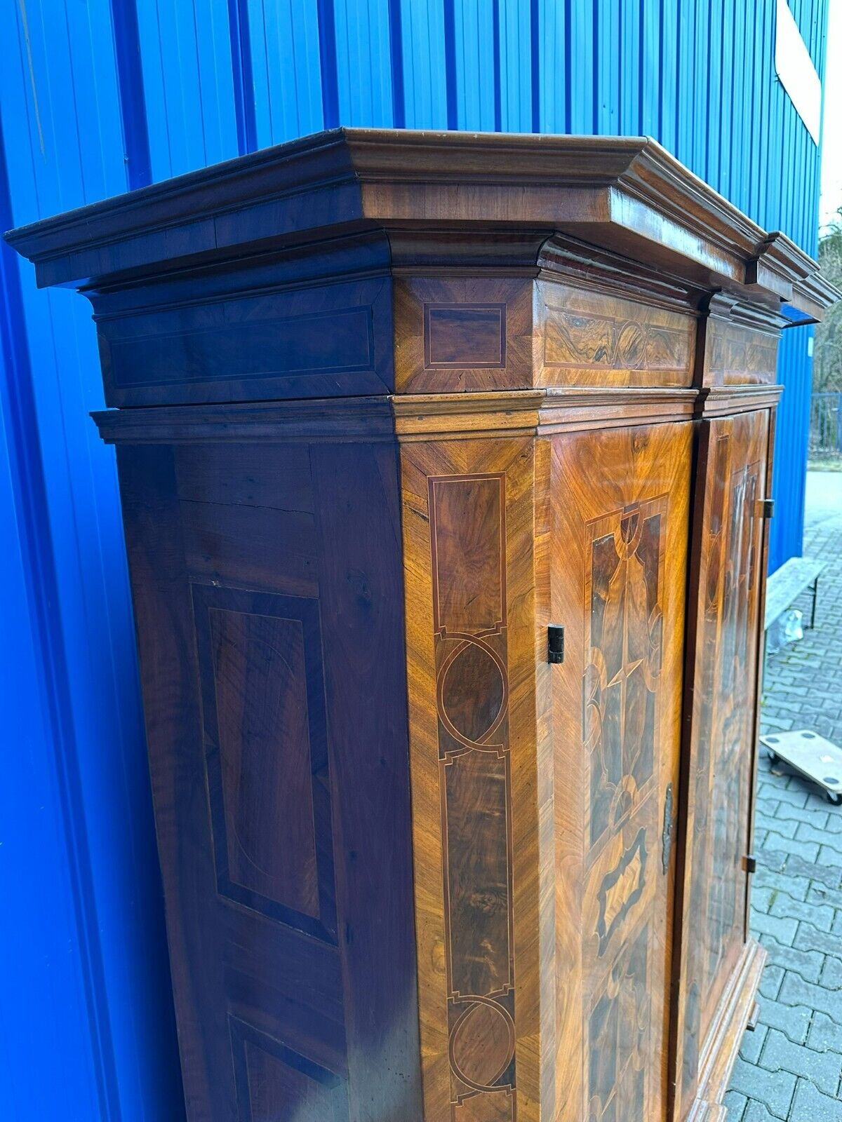 GROSSER BAROCKSCHRANK UM 1780 NUSSBAUM INTARSIEN KLEIDERSCHRANK BAROCK SCHRANK – Bild 7