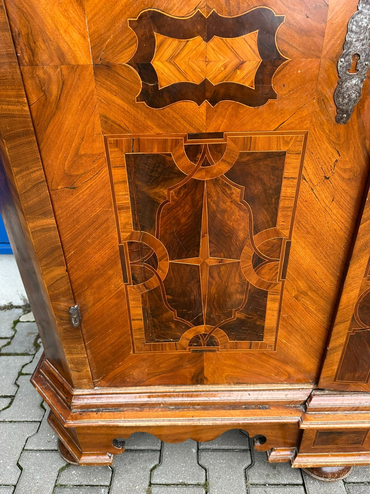 GROSSER BAROCKSCHRANK UM 1780 NUSSBAUM INTARSIEN KLEIDERSCHRANK BAROCK SCHRANK – Bild 9