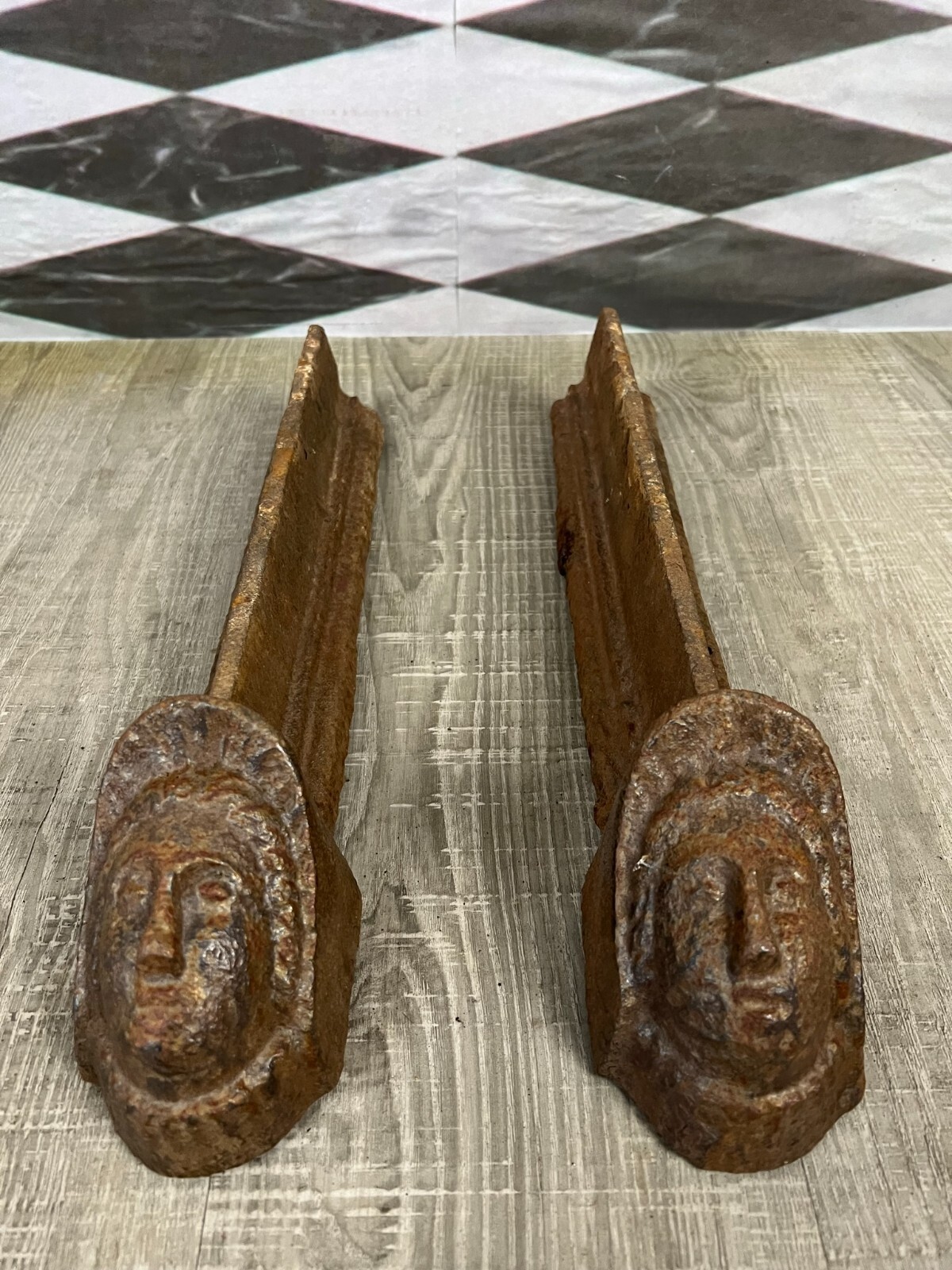 ANTIKE KAMINBÖCKE AUS EISEN HISTORISMUS UM 1880 FRATZEN 19 TES JHDT