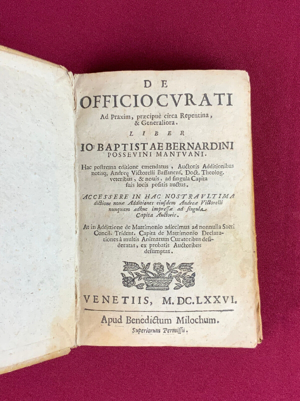 Antikes Buch von 1676 auf Latein De Officio Cvrati