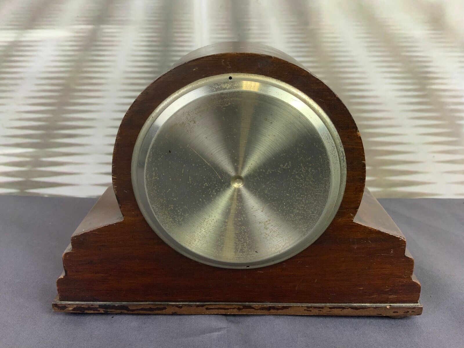 ART DECO TISCHUHR HOLZ GEHÄUSE MIT FEINEN INTARSIEN MADE IN BADEN ANTIKE UHR – Bild 9