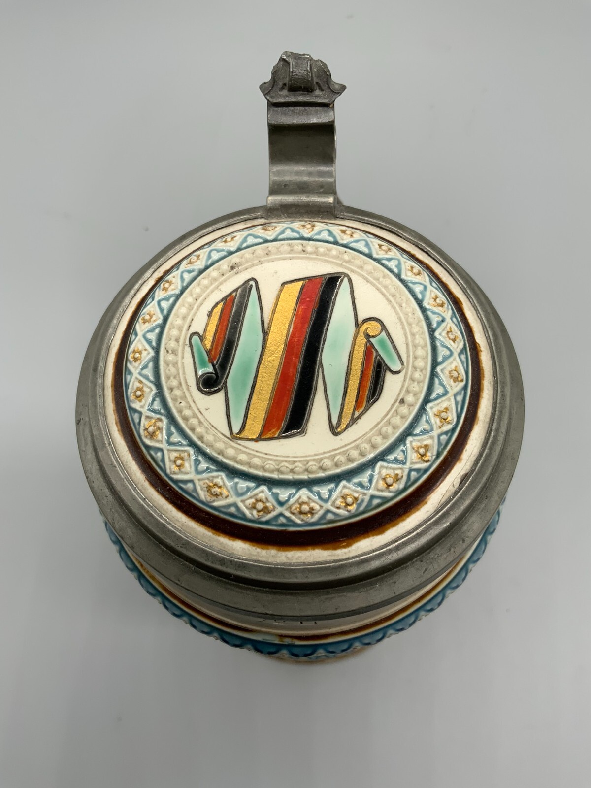 ANTIKER KRUG STEINGUT METTLACH VILLEROY & BOCH EMAILLE POLYCHROMIE PERSONEN – Bild 3