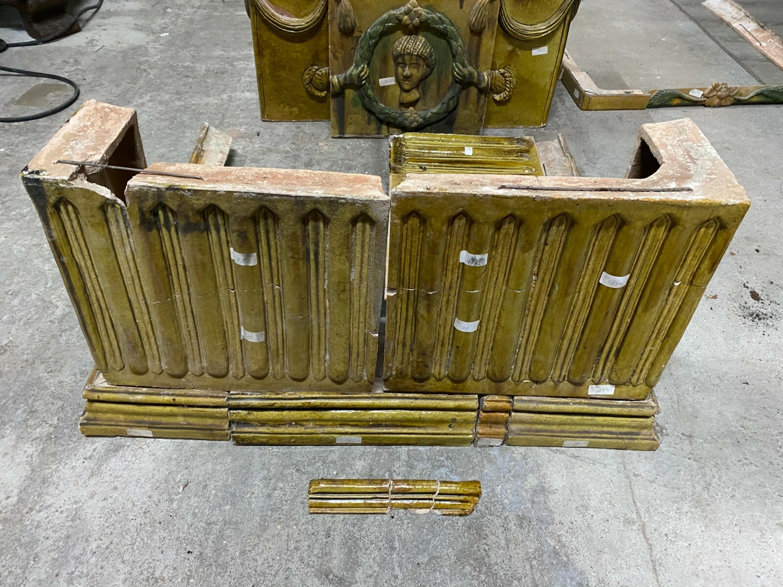 KACHELOFEN LOUIS SEIZE ORIGINAL ANTIK 1800 KLASSIZISMUS GUTE RESTAURATIONSBASIS – Bild 3