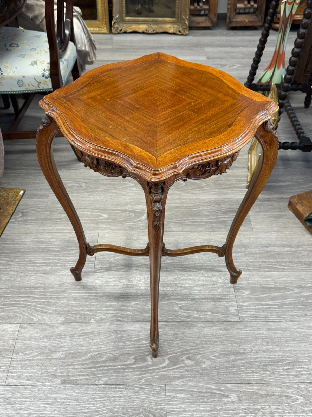 ANTIKER BEISTELLTISCH DRESDNER BAROCK NUSSBAUM UM 1900